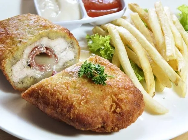 Chicken cordon bleu dengan kentang